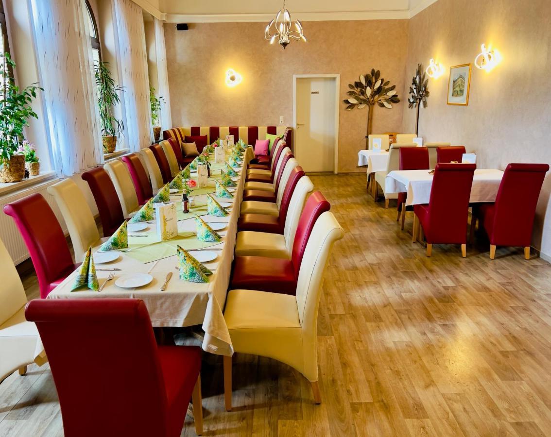 Traditionsgasthaus Goldener Loewe Riesa Restaurant & Pension Kültér fotó